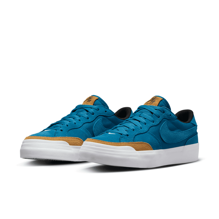 Nike SB Zoom Pogo Plus Premium SB 'Green Abyss' Angle 3