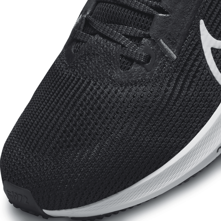 Nike Air Zoom Pegasus 40 'Black White' (W) Angle 5
