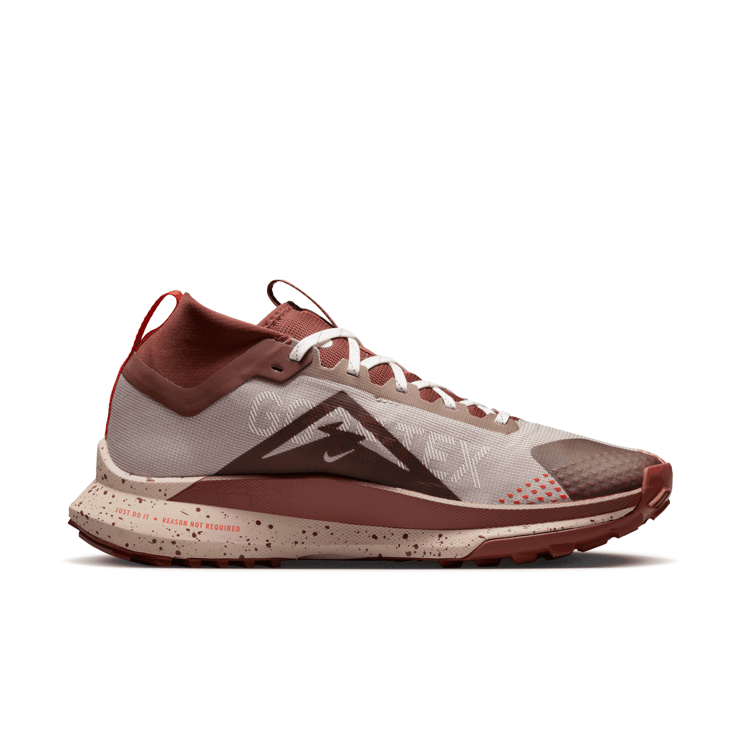 Nike React Pegasus Trail 4 GORE-TEX 'Diffused Taupe Picante Red' Angle 1