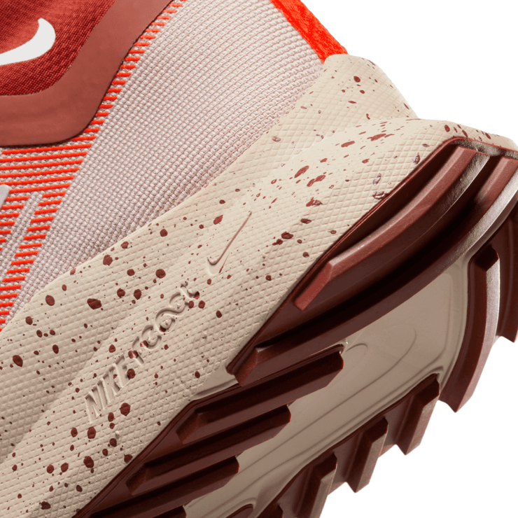 Nike React Pegasus Trail 4 GORE-TEX 'Diffused Taupe Picante Red' Angle 6