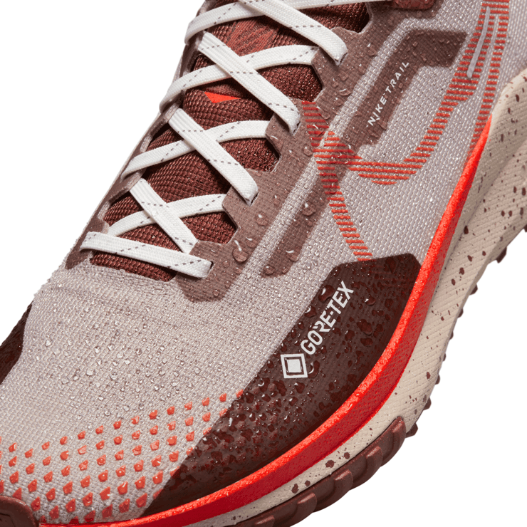 Nike React Pegasus Trail 4 GORE-TEX 'Diffused Taupe Picante Red' Angle 8