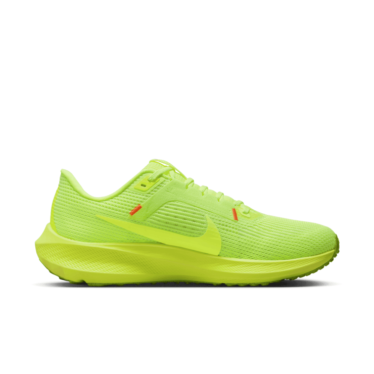 Nike Air Zoom Pegasus 40 'Volt' (W) Angle 1