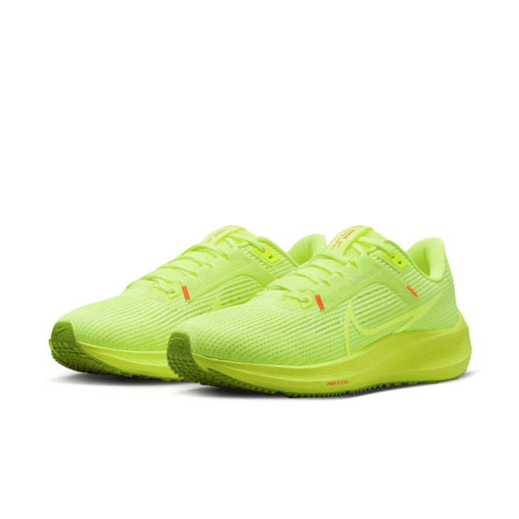 Nike Air Zoom Pegasus 40 'Volt' (W) Angle 3