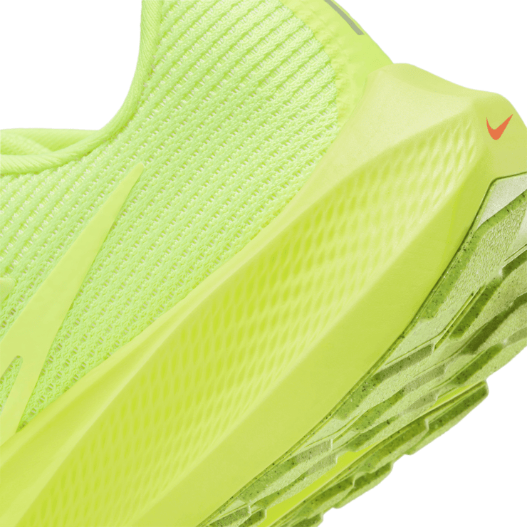 Nike Air Zoom Pegasus 40 'Volt' (W) Angle 6