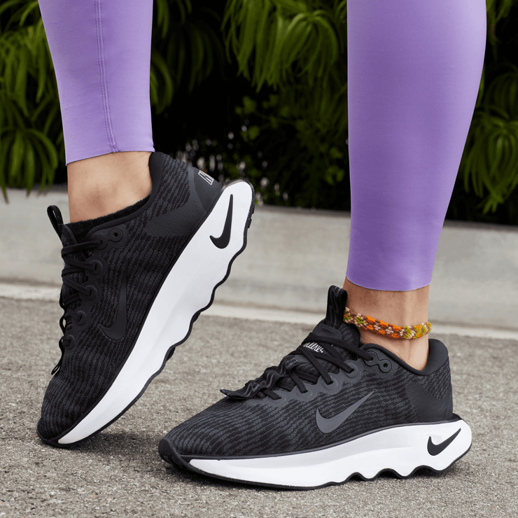 Nike Motiva 'Black White' (W) Angle 0
