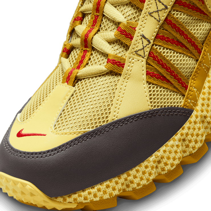 Nike Air Humara Buff Gold Angle 4