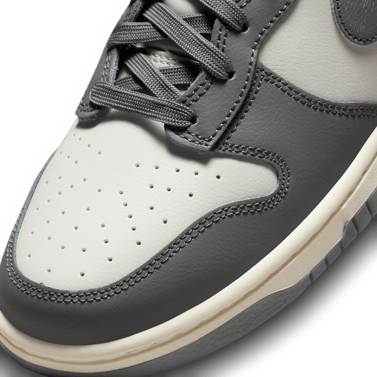 Nike Dunk High Vintage Light Bone Angle 4