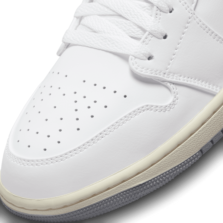 Jordan 1 Mid White Stealth Angle 4