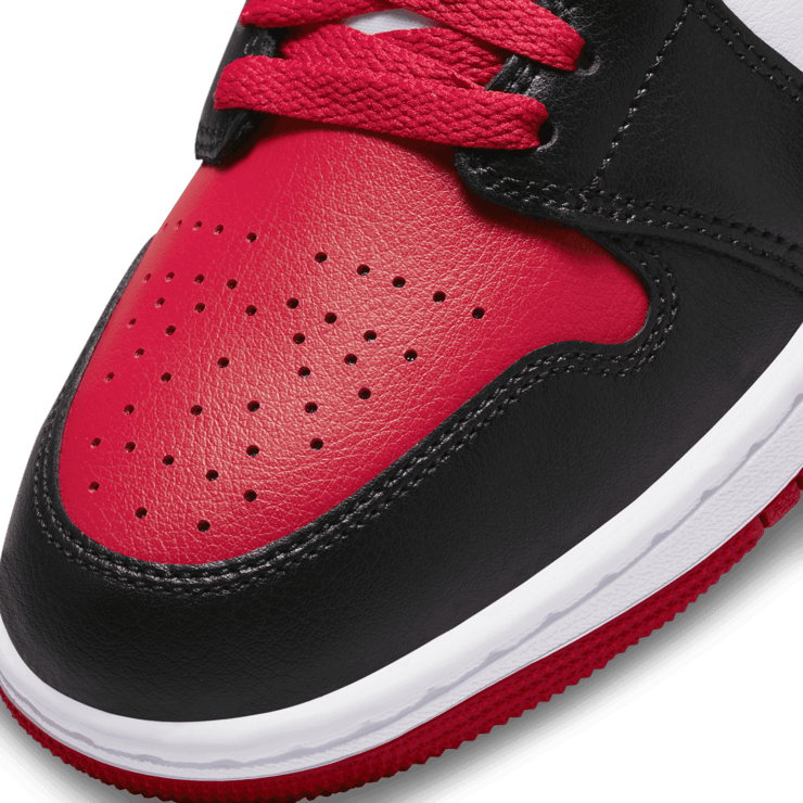 Jordan 1 Mid Bred Toe (W) Angle 4