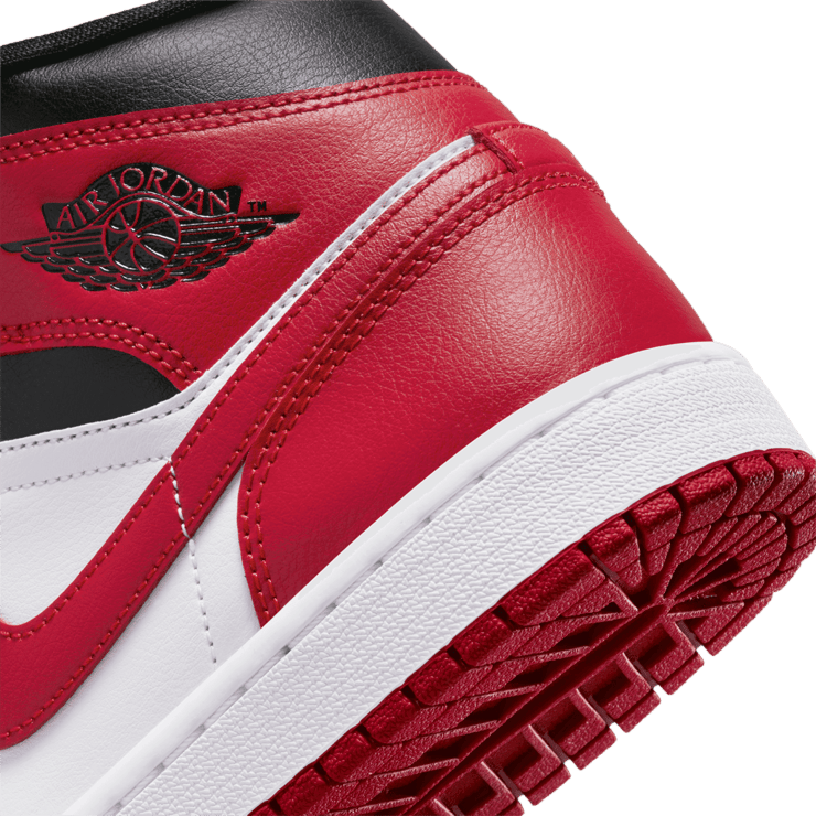 Jordan 1 Mid Bred Toe (W) Angle 5