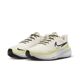 Nike Air Zoom Pegasus 39 Shield 'Pale Ivory Luminous Green' (W) Angle 3