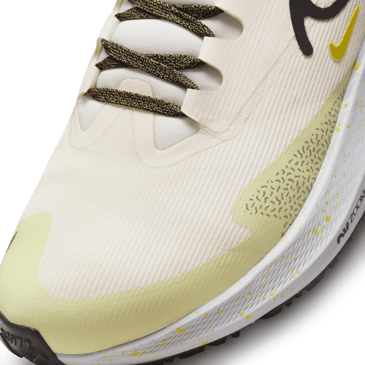 Nike Air Zoom Pegasus 39 Shield 'Pale Ivory Luminous Green' (W) Angle 5