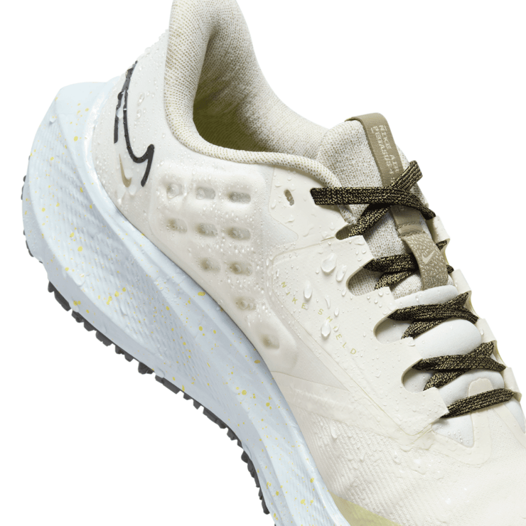 Nike Air Zoom Pegasus 39 Shield 'Pale Ivory Luminous Green' (W) Angle 8