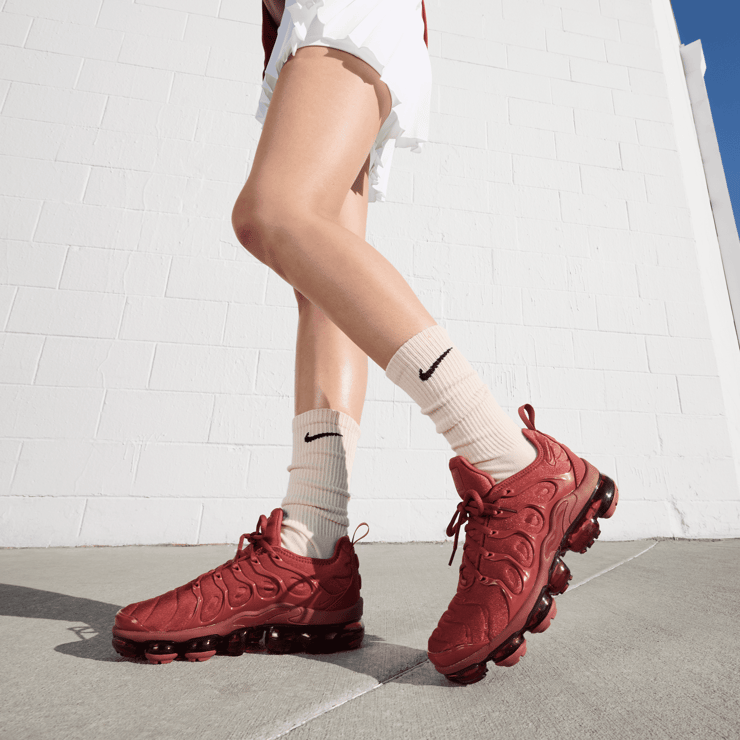 Nike Air VaporMax Plus 'Burgundy' Angle 0