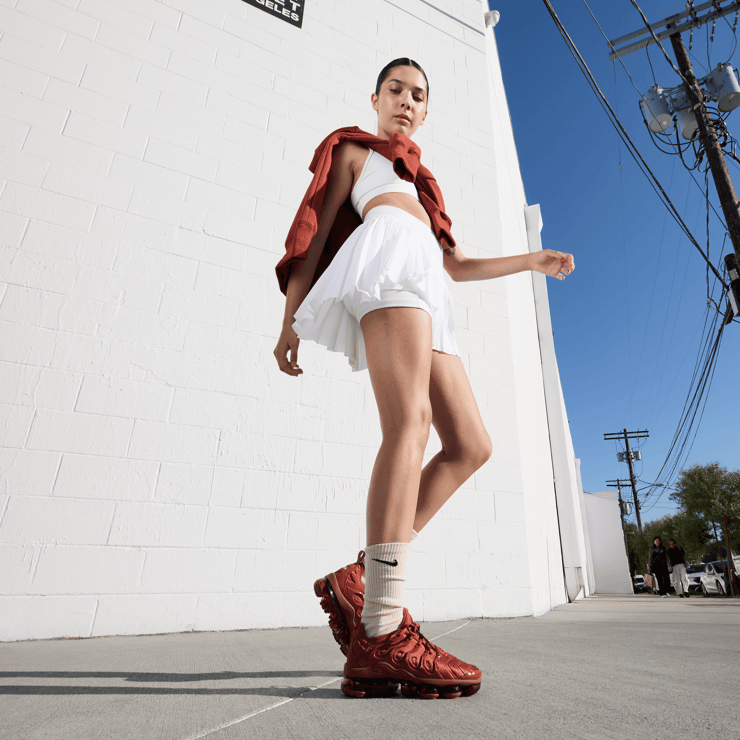 Nike Air VaporMax Plus 'Burgundy' Angle 4