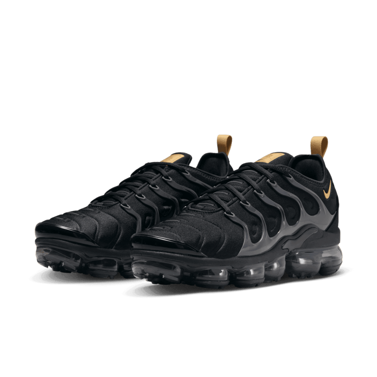 Nike Air VaporMax Plus Black Metallic Gold Anthracite Angle 2