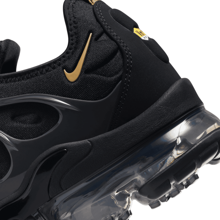 Nike Air VaporMax Plus Black Metallic Gold Anthracite Angle 5