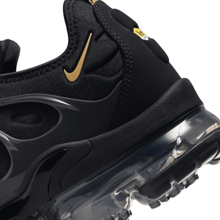 Nike vapormax plus women's black and gold shop