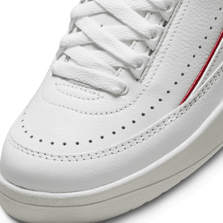 Air Jordan 2 Retro Low UNC To Chi (W) Angle 4