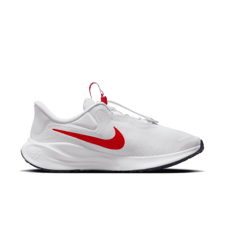 Nike Revolution 7 EasyOn Road Angle 1