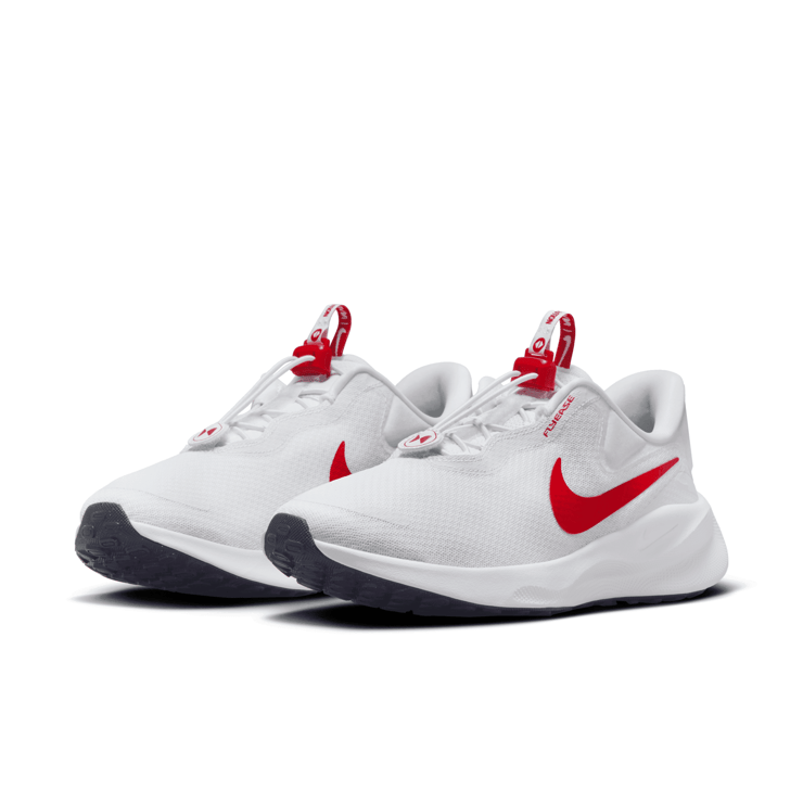 Nike Revolution 7 EasyOn Road Angle 3