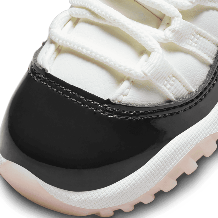 Air Jordan 11 Retro Neapolitan (TD) Angle 4