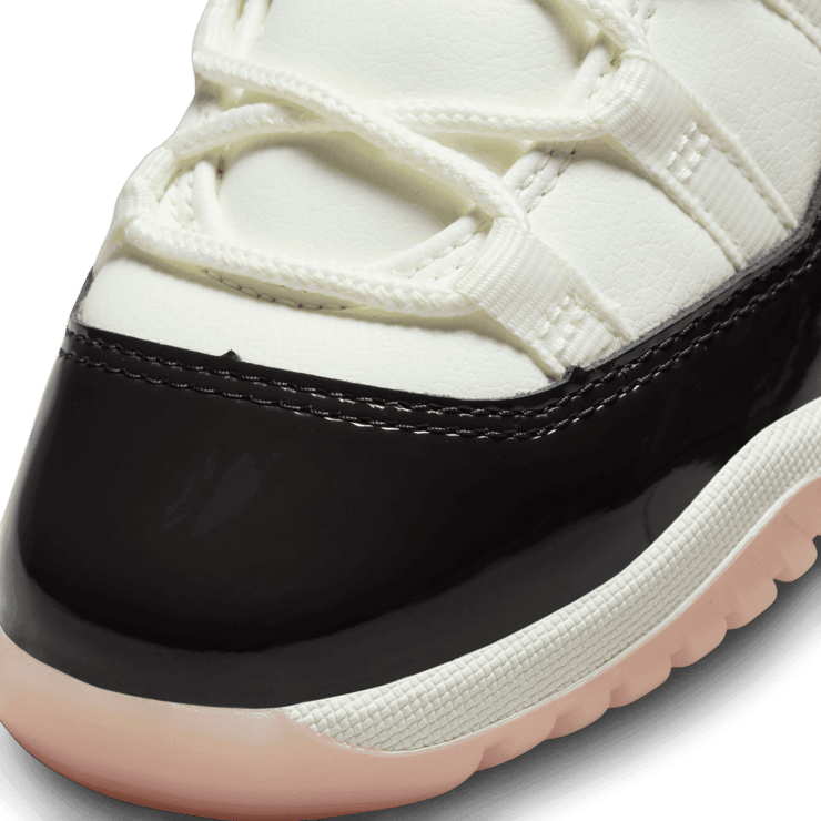 Air Jordan 11 Retro Neapolitan (PS) Angle 4