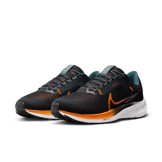 Nike Air Zoom Pegasus 40 'Black Safety Orange' Angle 3