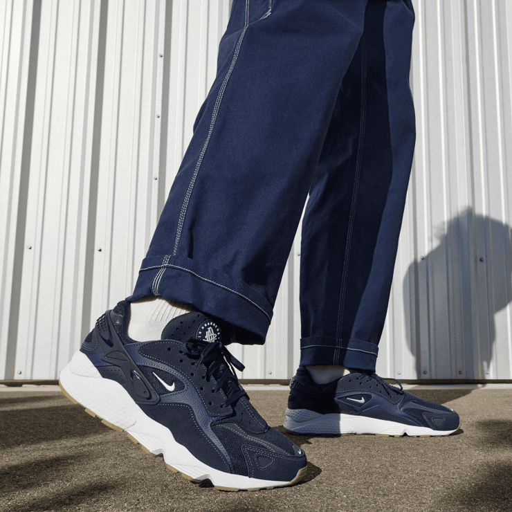 Nike Air Huarache Runner Dark Obsidian Gum Angle 0