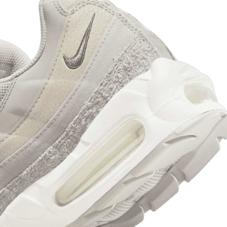 Nike Air Max 95 Cobblestone Angle 5