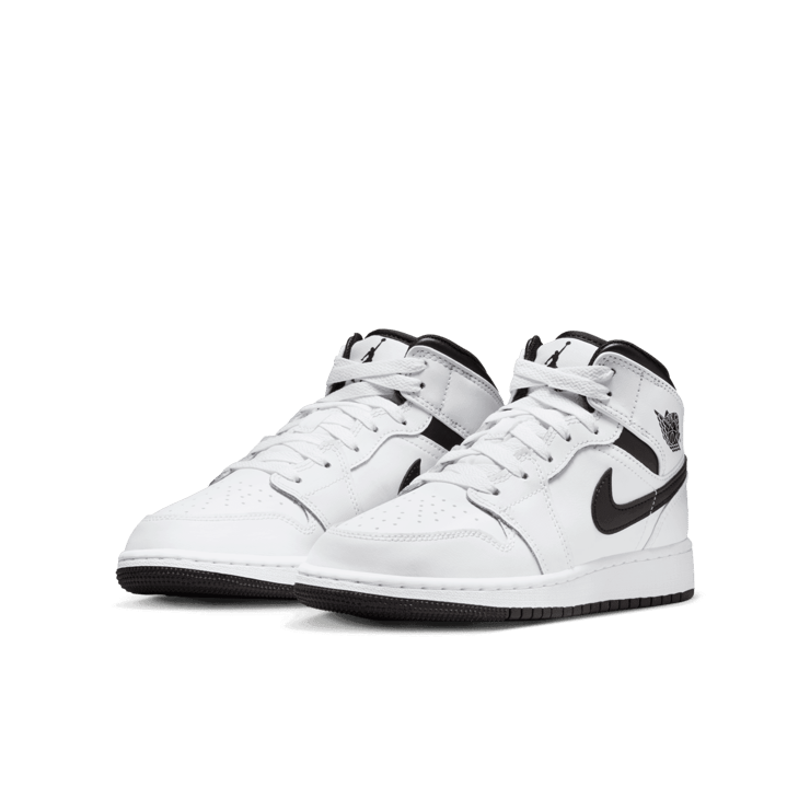 Air Jordan 1 Mid White Black (GS) Angle 2