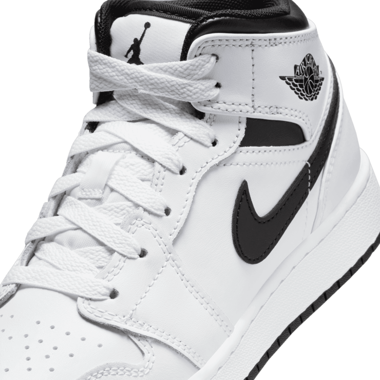 Air Jordan 1 Mid White Black (GS) Angle 4