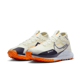 Nike React Pegasus Trail 4 GORE-TEX 'Sea Glass Total Orange' Angle 2