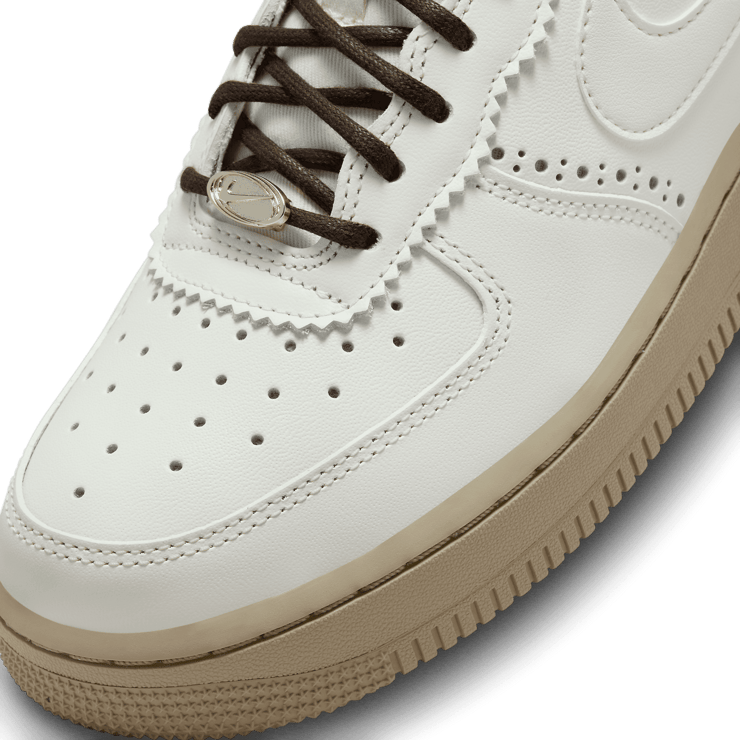 Nike Air Force 1 Low Brogue (W) Angle 4