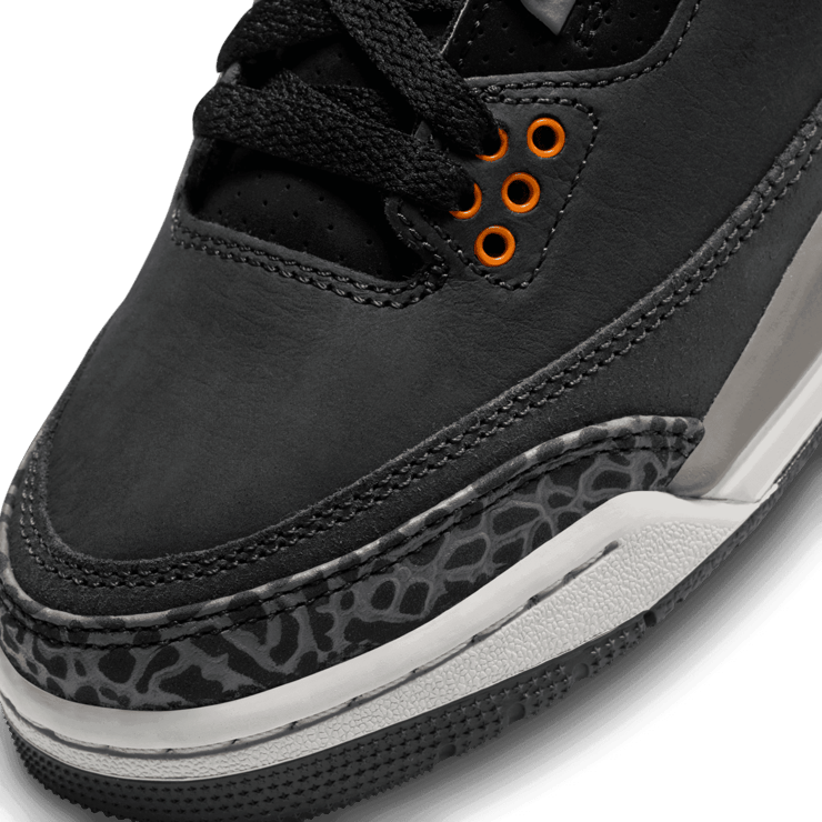 Air Jordan 3 Retro Fear (GS) (2023) Angle 4