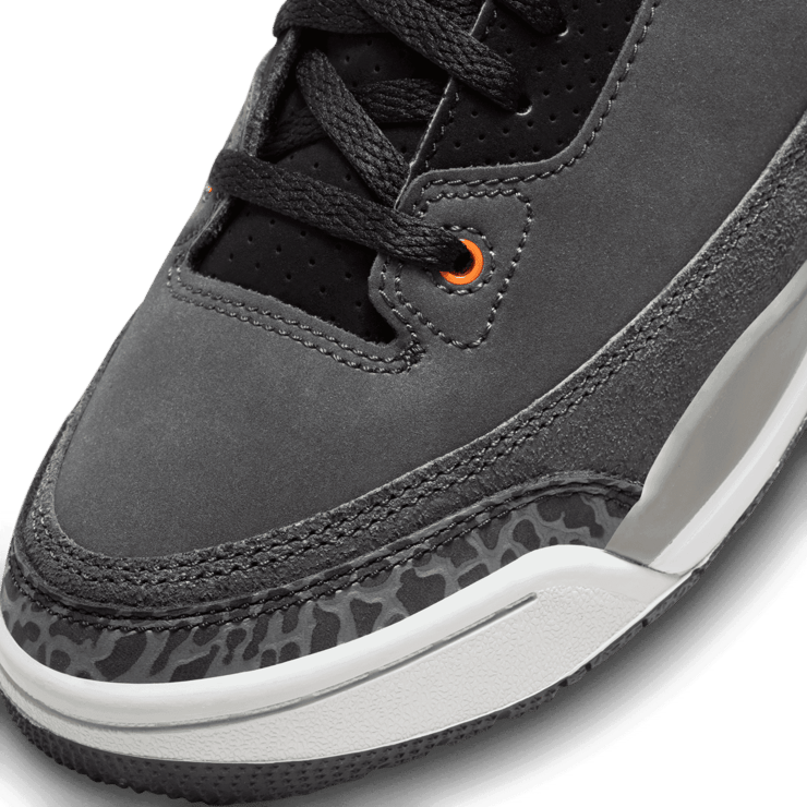 Air Jordan 3 Retro Fear (PS) (2023) Angle 4