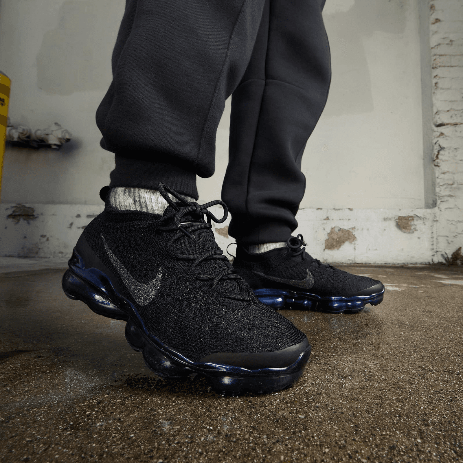nike vapormax flyknit triple black mens