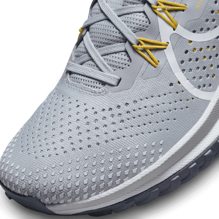 Nike React Pegasus Trail 4 'Wolf Grey Saturn Gold' Angle 4