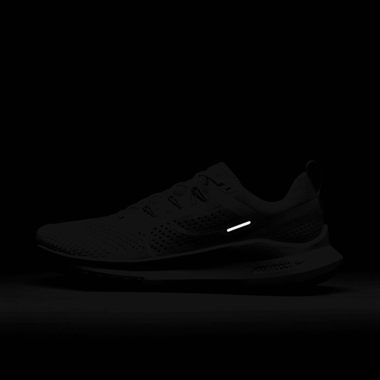 Nike React Pegasus Trail 4 'Wolf Grey Saturn Gold' Angle 6