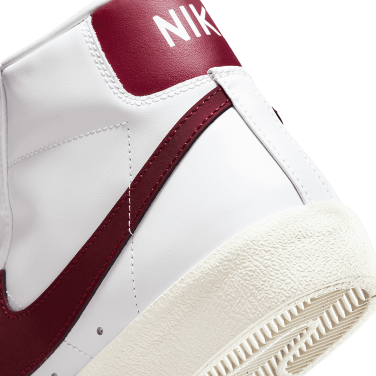 Nike Blazer Mid '77 Vintage 'White Team Red' Angle 5