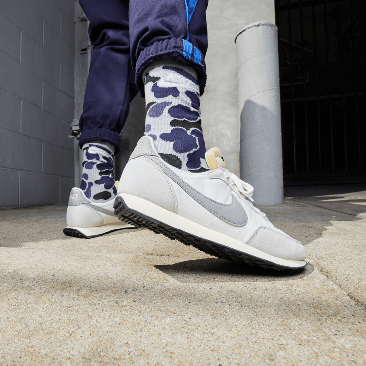 Nike Waffle Trainer 2 SE 'Sail Light Bone' Angle 0