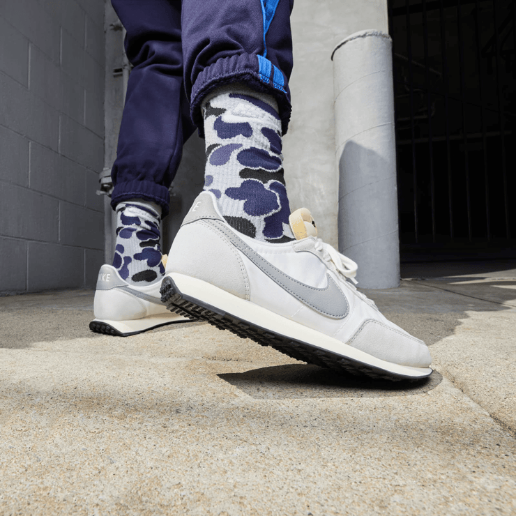 Nike Waffle Trainer 2 SE 'Sail Light Bone' Angle 0