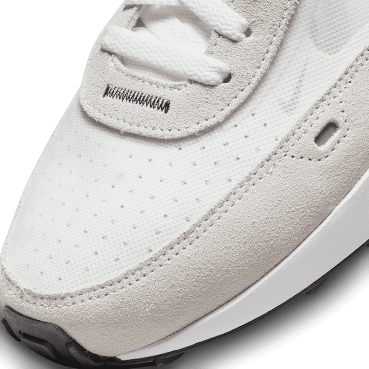 Nike Waffle One 'White Picante Red' Angle 4