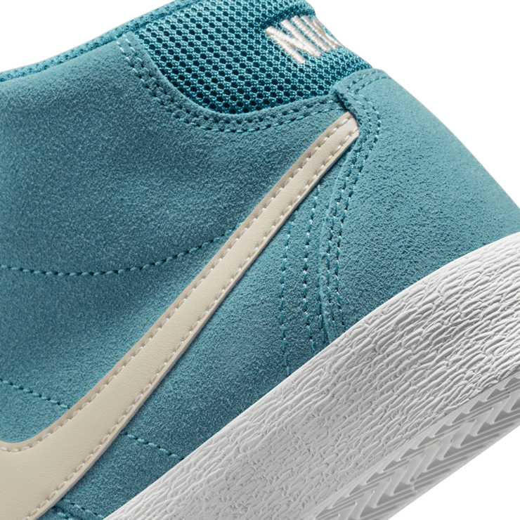 Nike SB Bruin High SB 'Noise Aqua' (W) Angle 5