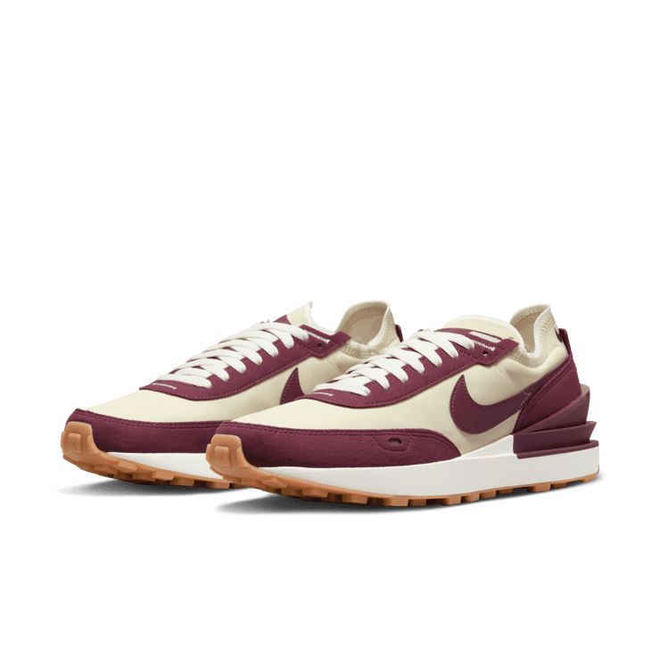 Nike Waffle One SE 'Night Maroon' Angle 3