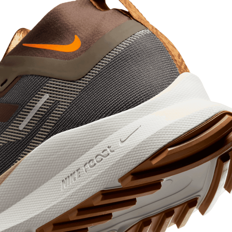 Nike React Pegasus Trail 4 GORE-TEX 'Anthracite Ale Brown' Angle 5