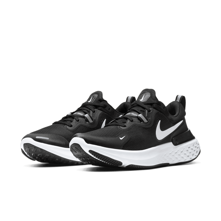 Nike React Miler 'Black' Angle 2