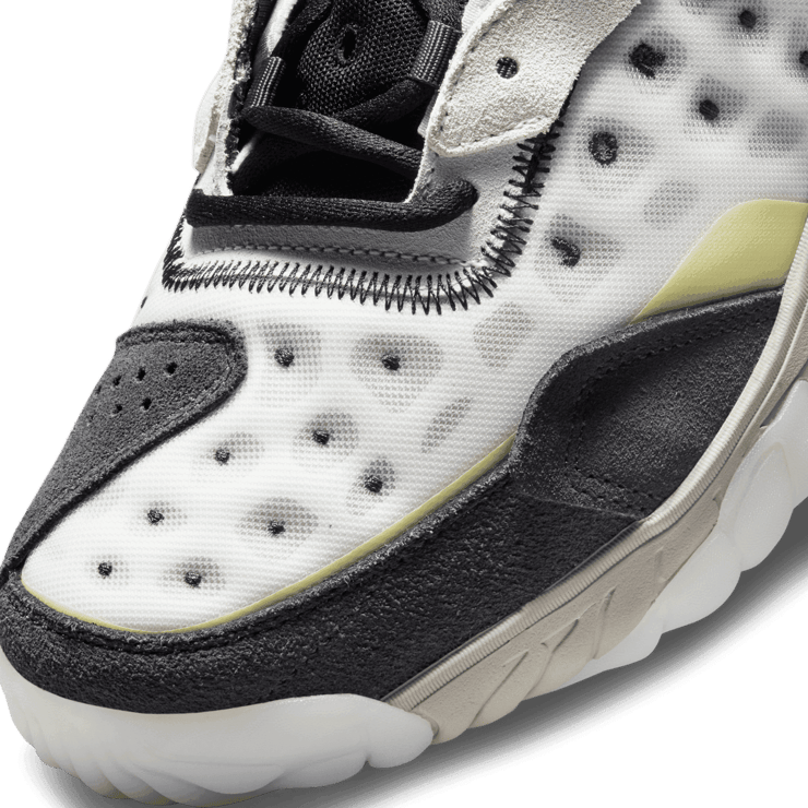 Jordan Delta 2 'Lightning' Angle 4