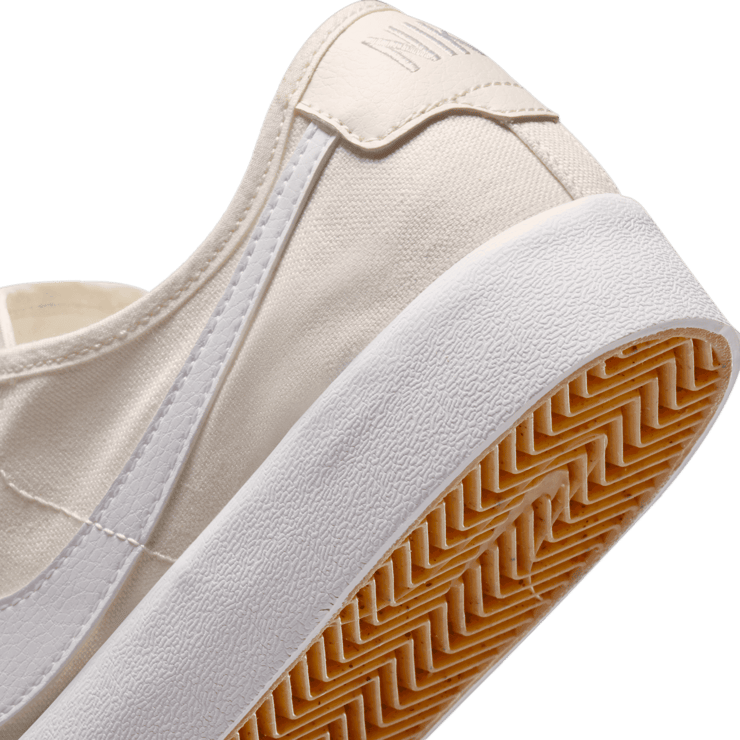 Nike SB Blazer Court SB 'Sail White' Angle 5