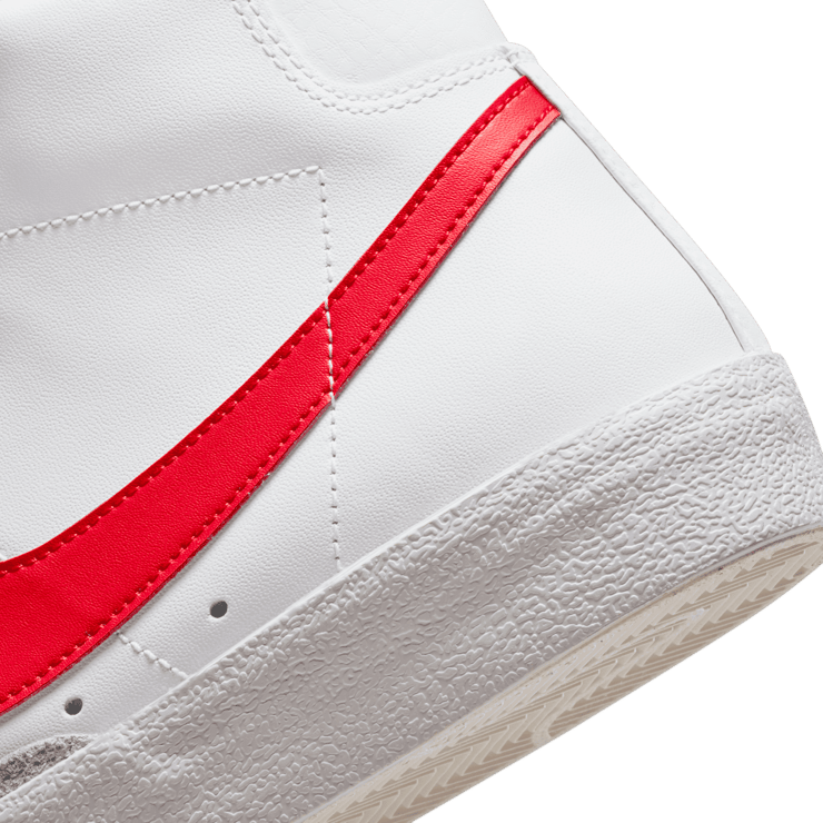 Nike Blazer Mid '77 Vintage 'White Blue Red' Angle 6